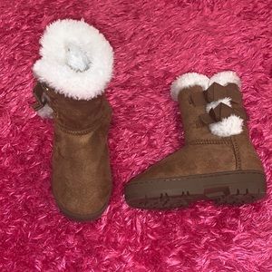 Fax fur girl boots.